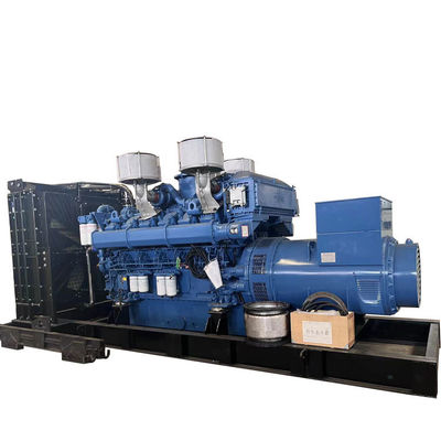 Ensemble de générateur diesel de 1500 kW en veille avec système de refroidissement fermé et attenuation du son