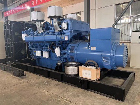 Ensemble de générateur diesel de 1500 kW en veille avec système de refroidissement fermé et attenuation du son