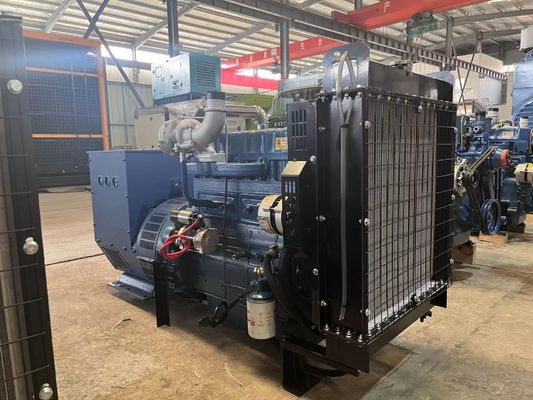 Ensemble de générateur diesel de 1500 kW en veille avec système de refroidissement fermé et attenuation du son