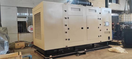 Injection de direction 1000KVA Guangxi Yuchai haut-parleur silencieux générateur diesel réglé pour 50/60HZ fréquence