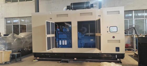 Injection de direction 1000KVA Guangxi Yuchai haut-parleur silencieux générateur diesel réglé pour 50/60HZ fréquence