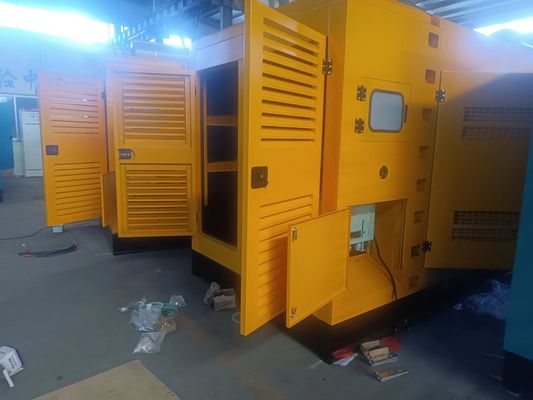 1500 tours par minute 600 kW auto-démarrage du générateur de type mobile Cummins pour une grande alimentation de secours